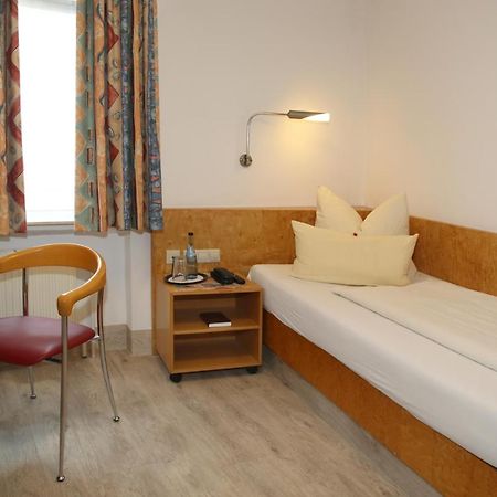 Hotel Zum Weissen Roessel Walldorf  Buitenkant foto