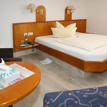 Hotel Zum Weissen Roessel Walldorf  Buitenkant foto