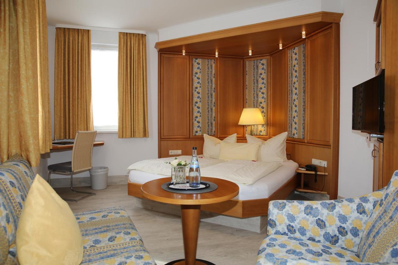 Hotel Zum Weissen Roessel Walldorf  Buitenkant foto