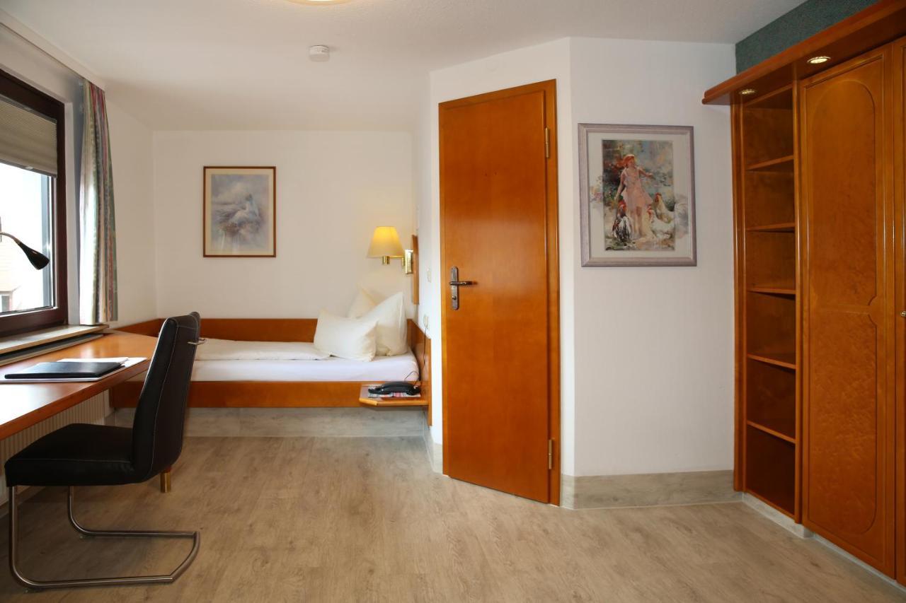 Hotel Zum Weissen Roessel Walldorf  Buitenkant foto