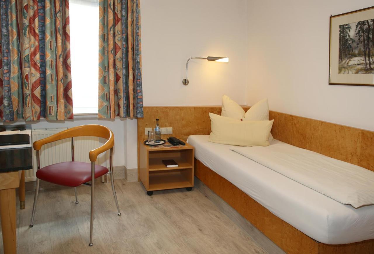 Hotel Zum Weissen Roessel Walldorf  Buitenkant foto