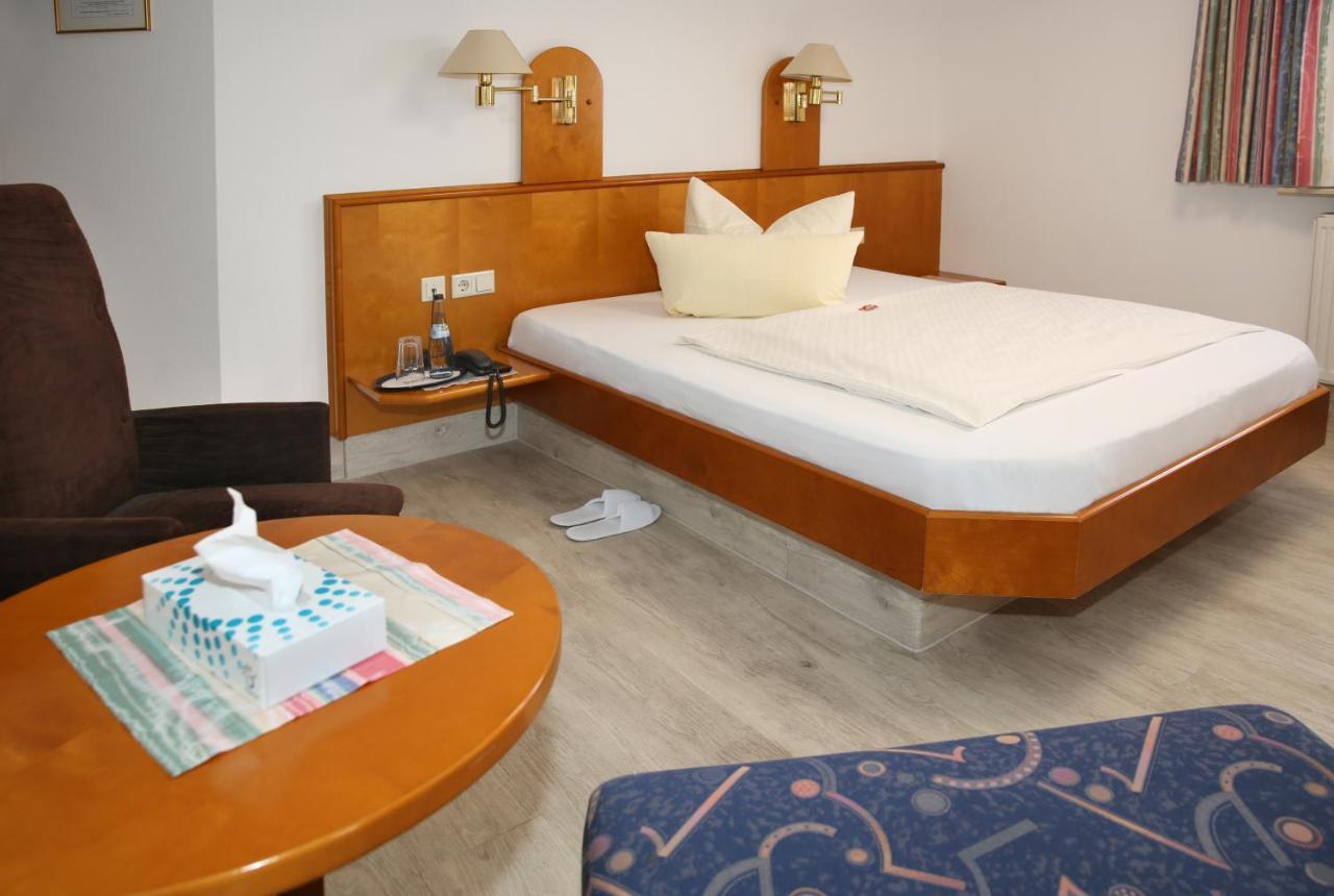 Hotel Zum Weissen Roessel Walldorf  Buitenkant foto