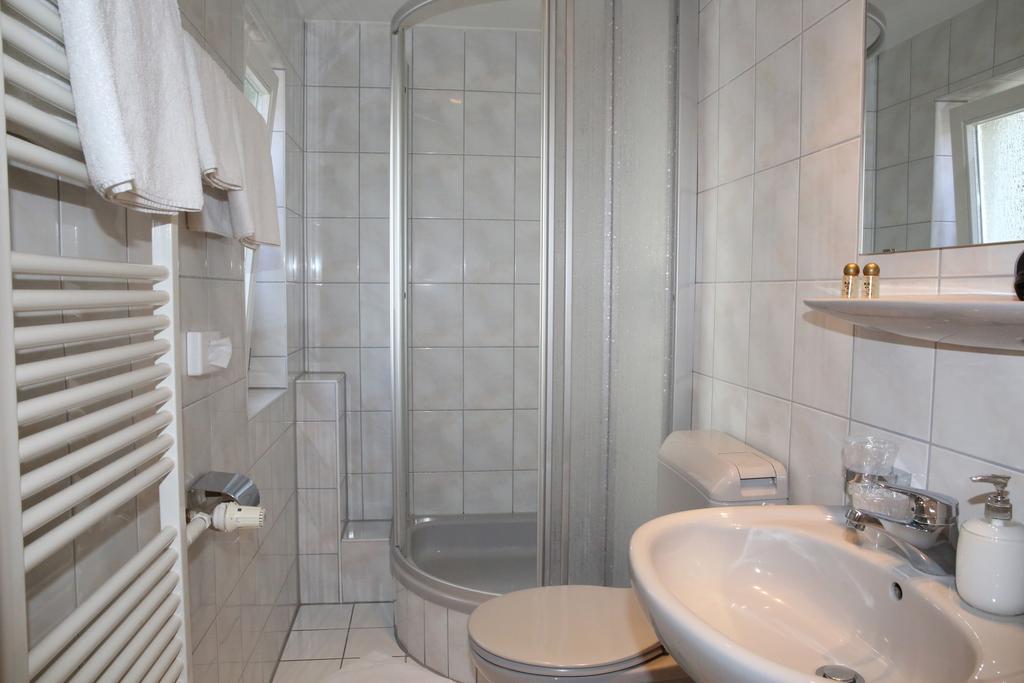 Hotel Zum Weissen Roessel Walldorf  Buitenkant foto