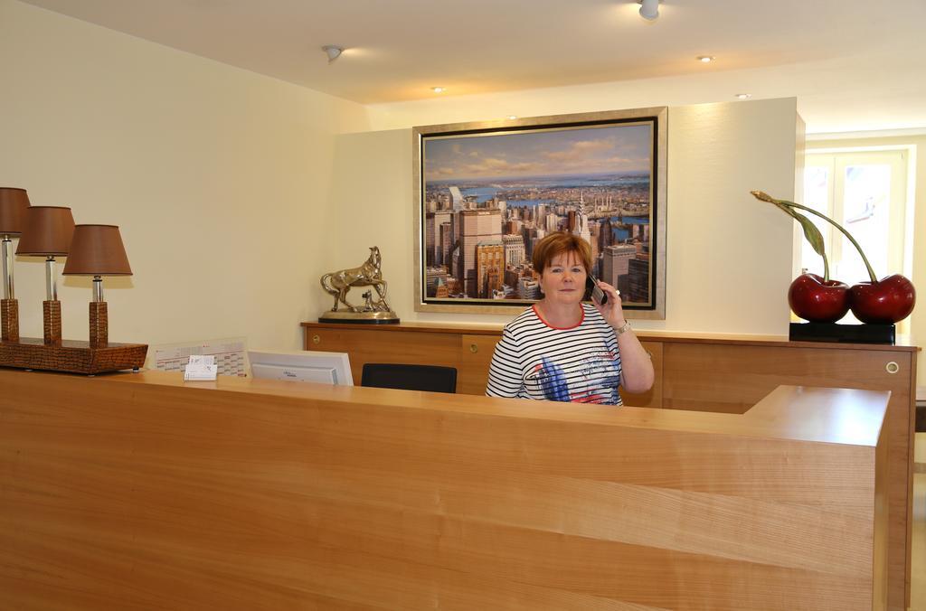 Hotel Zum Weissen Roessel Walldorf  Buitenkant foto
